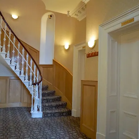 Manor House Hotel, Szálloda