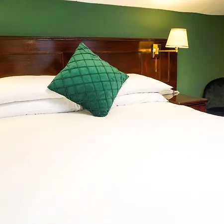 Manor House Hotel, Otel