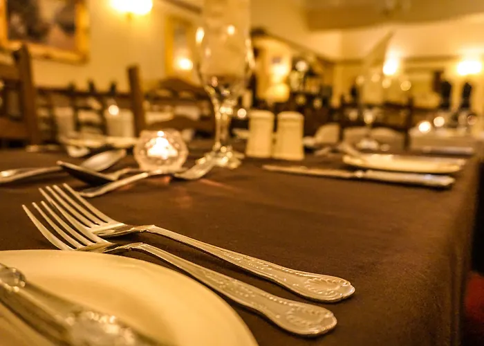 Manor House Hotel, Otel