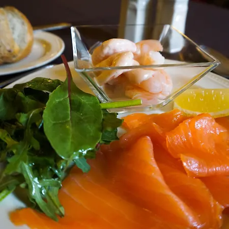 Manor House Hotel, Hotel