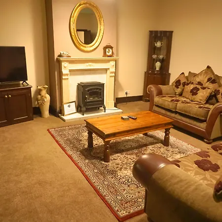 Manor House Hotel, Otel